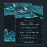 Invitation Agate Pailleté Turquoise et Argent Douce 16<br><div class="desc">Des bandes d'agate sarcelle foncé balaient le design avec des striations de géode naturelles, bordées de paillettes d'argent scintillant pour une finition luxueuse qui capte la lumière. Une typographie blanche élégante associe un « Sweet Sixteen » écriture gracieuse avec des détails serif raffinés, posés sur un fond de pierre précieuse...</div>