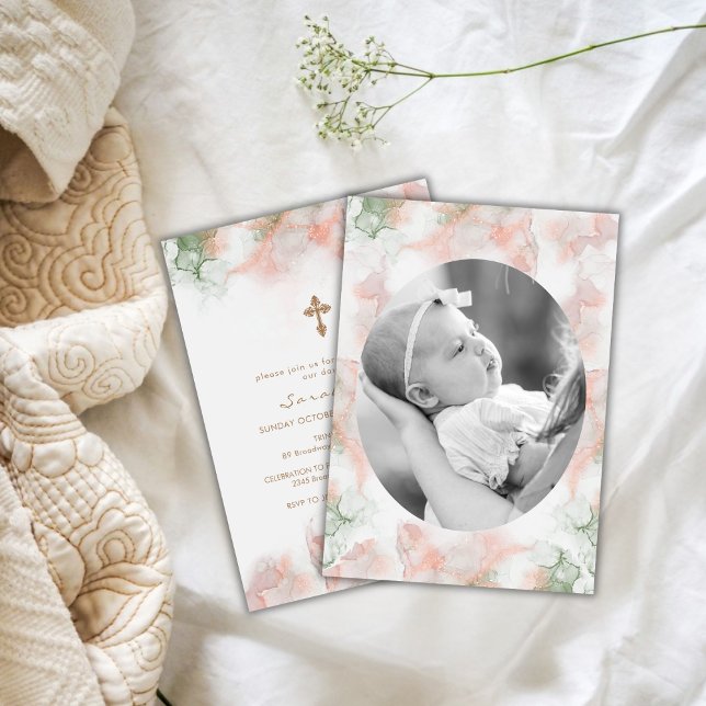 Invitation Agate rose vert moderne Photo Croix d'or Baptême (Modern Green Pink Agate Photo Gold Cross Baptism Invitation)