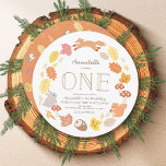 Invitation Animaux des bois couronne 1er anniversaire<br><div class="desc">Cette mignonne invitation en cercle de 1er/1er anniversaire présente un arrière - plan blanc avec une couronne d'animaux boisés qui sont le renard, le lapin, l'écureuil, les feuilles automne/automne, les champignons et la glande. Au verso, on retrouve un arrière - plan marron orange avec des motifs de feuillage d'automne. Personnalisez-le...</div>