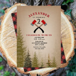 Invitation Anniversaire à feuillage persistant de bison Plaid<br><div class="desc">Thème d'anniversaire pour les enfants bûcherons avec haches et bois à feuillage persistant devant. Le dos est de couleur rouge et noir de buffle plaid design.</div>