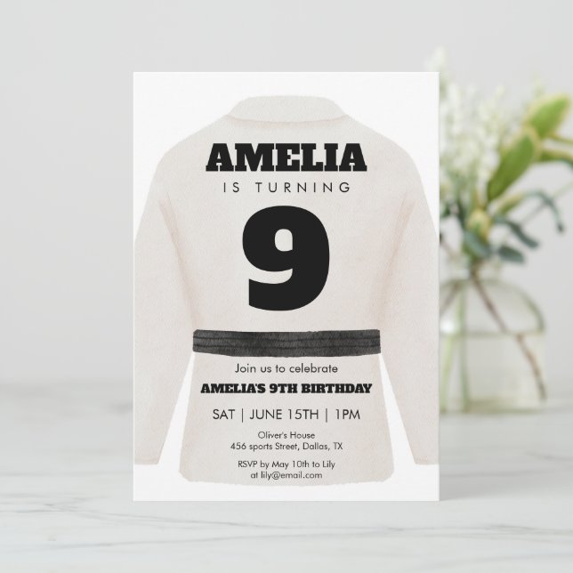 Invitation Anniversaire Arts Martiaux Uniforme Blanc Karaté (Debout devant)