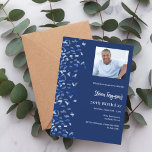 Invitation Anniversaire bleu marine photo confetti<br><div class="desc">Une invitation moderne,  élégante et raffinée. Un arrière - plan bleu marine décoré de confettis bleus. Personnalisez et ajoutez une photo,  un nom et des détails de la fête. Texte blanc.</div>
