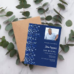 Invitation Anniversaire bleu marine photo confetti luxe<br><div class="desc">Une invitation moderne,  élégante et raffinée. Un arrière - plan bleu marine décoré de confettis bleus. Personnalisez et ajoutez une photo,  un nom et des détails de la fête. Texte blanc.</div>