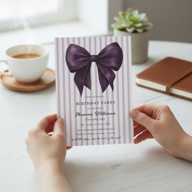 Invitation anniversaire chic à rayures violettes Q (Créateur téléchargé)