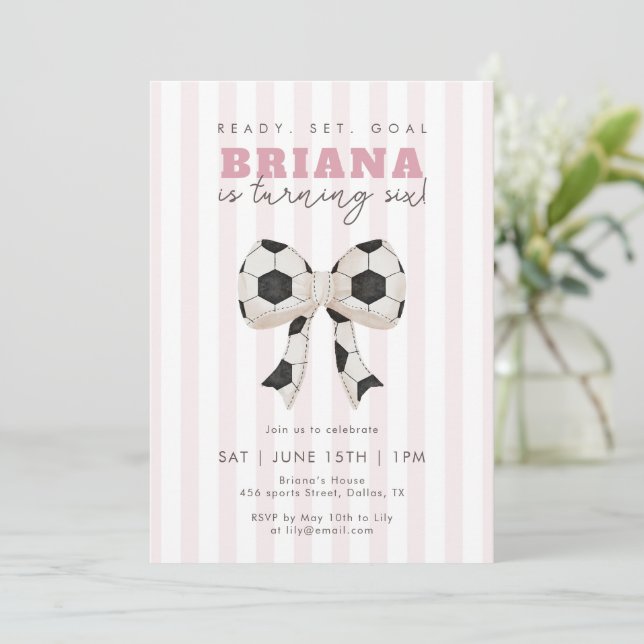 Invitation Anniversaire Fille Football Rose  (Debout devant)