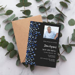 Invitation Anniversaire noir marine bleu photo prime<br><div class="desc">Une invitation moderne,  élégante et raffinée. Un arrière - plan noir décoré de confettis bleus. Personnalisez et ajoutez une photo,  un nom et des détails de la fête. Texte blanc.</div>