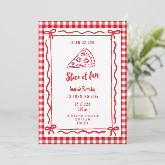Invitation anniversaire rétro pizza tranche de pla (Debout devant)
