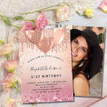 Invitation Anniversaire rose rose rose ballon d'or photo luxe<br><div class="desc">Un arrière - plan rose or et rose vif dégradé. Décoré d'or rose, de gouttes de parties scintillant rose, de la peinture goutte à goutte et des ballons. Personnalisez et ajoutez un nom et des détails du parti. Le nom est écrit avec un script de style écrit à la main....</div>