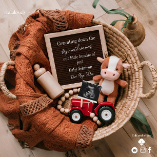 Invitation annonce de grossesse dans un panier tressé sur le 