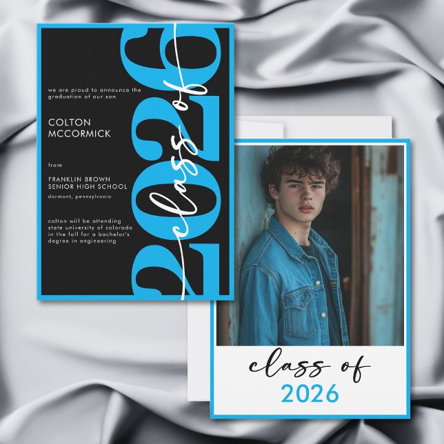 Invitation Annonce de remise de diplômes en typographie bleue (Modern Blue Typography Graduation Announcement)