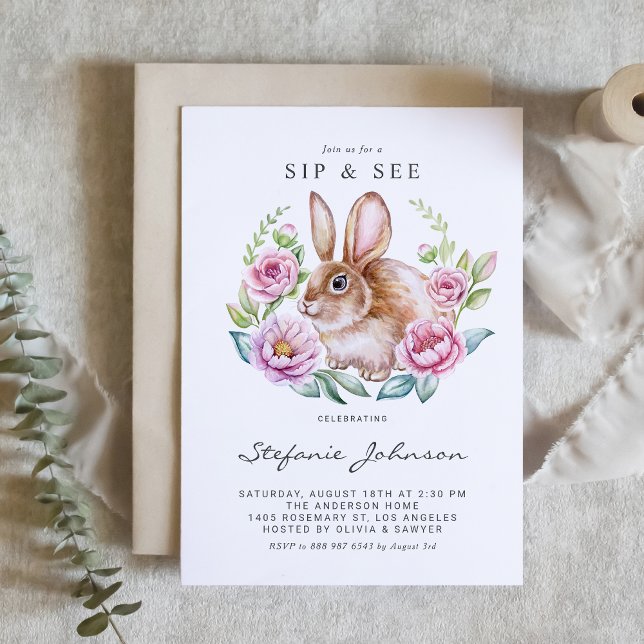 Invitation Aquarelle lapin et Fleurs roses Sip et voir (Customizable baby sip and see invitation featuring a cute watercolor bunny with pink flowers.)