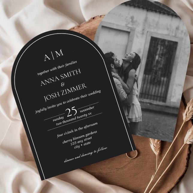 Invitation Arc Classy Élégant Simple Minimal Mariage noir (Minimalist Black Wedding Invitation with Photo - typography, classy, elegant, modern, aesthetic arch)