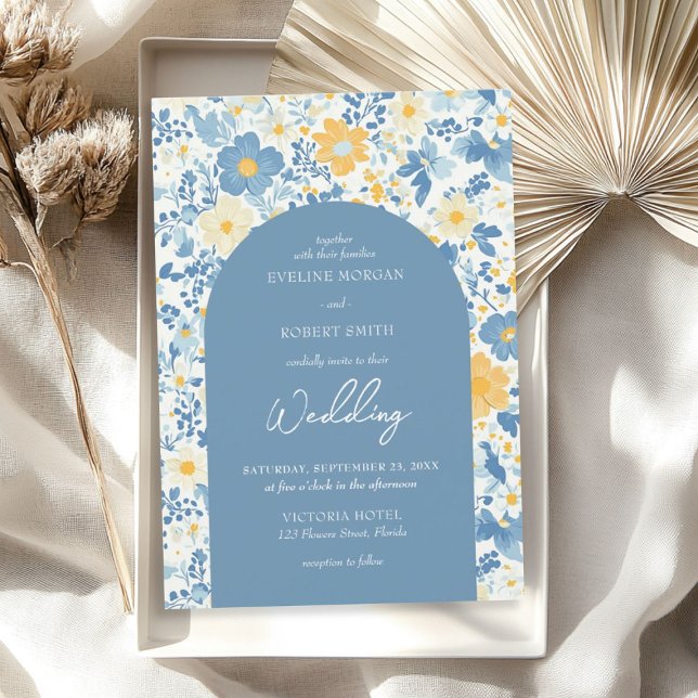 Invitation Arc de fleurs de chalet bleu et jaune roux printem (Spring dusty blue and yellow cottage flowers arch invitation)