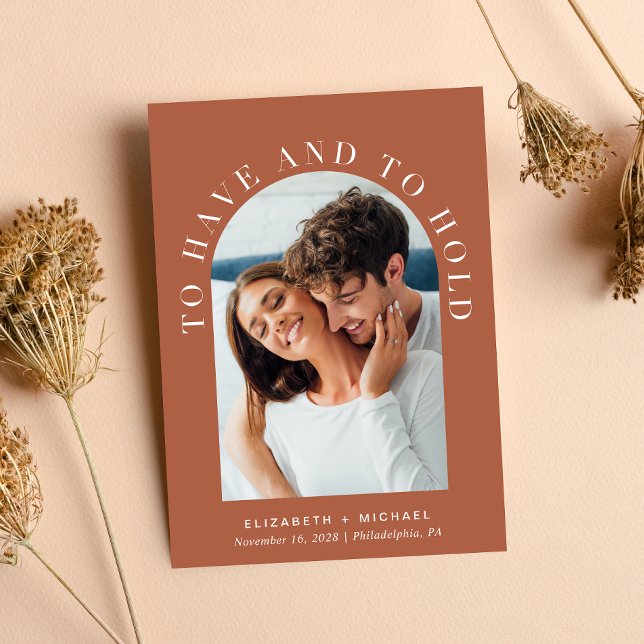 Invitation Arch Photo moderne QR Code Mariage en terre cuite (Celebrate your love story with an invitation showcasing your favorite photo in an elegant arch frame)