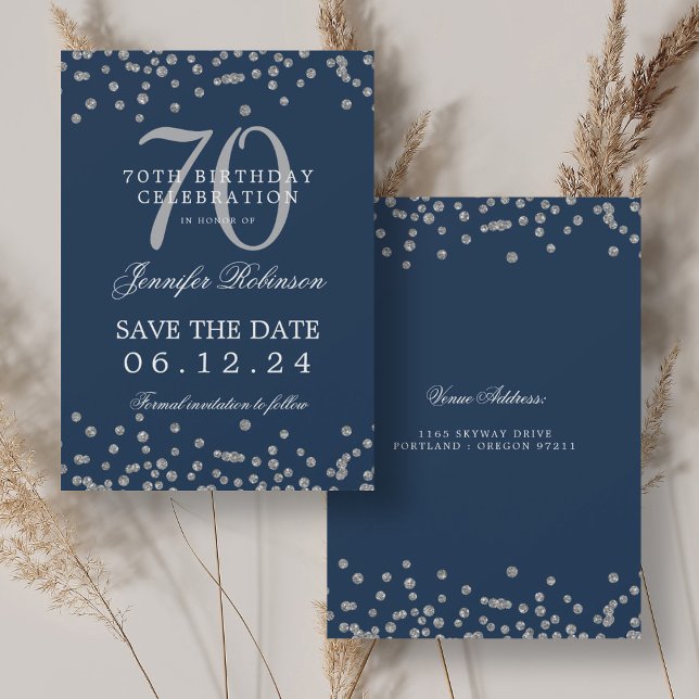 Invitation Argent 70e anniversaire Save Date Confetti Navy (Silver 70th Birthday Save Date Confetti Navy Invitation)