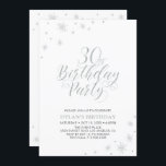 Invitation Argent et blanc | Modern Chic 30th Birthday Party<br><div class="desc">Fêtons votre 30e anniversaire avec cette invitation de fête élégante. Ce design présente une typographie argentée chic sur des graphismes scintillants avant et argent avec une photo sur le dos. Remplacez l'exemple de photo par le vôtre ou supprimez-le si vous ne le voulez pas. La couleur de l'arrière - plan...</div>