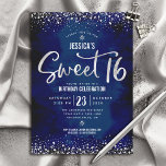 Invitation Argent Script Marine Aquarelle Sweet 16 Anniversai<br><div class="desc">"Bonne Douce 16". Faites-nous parvenir cette invitation à une fête spectaculaire, étonnante, simple, festive, moderne, personnalisée pour un événement à retenir. Un arrière - plan d'aquarelle bleu roi sophistiqué est superposé par un script de typographie de faux feuillages argenté et de minuscules points de parties scintillant de confettis. Personnalisez le...</div>