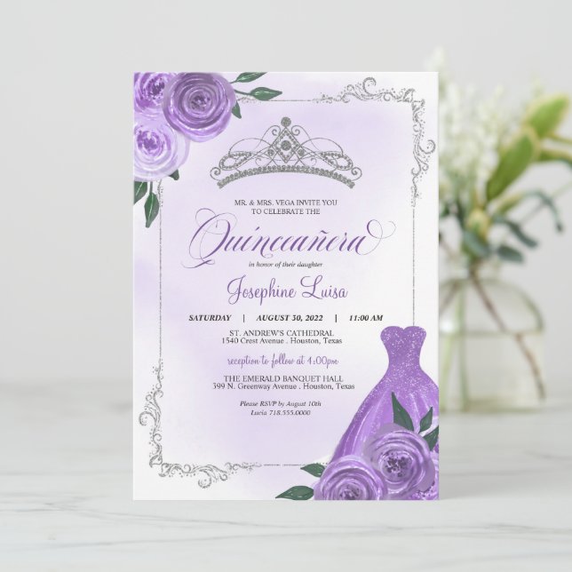 Invitation Argent violet et floral blanc Tiara Quinceañera In (Debout devant)