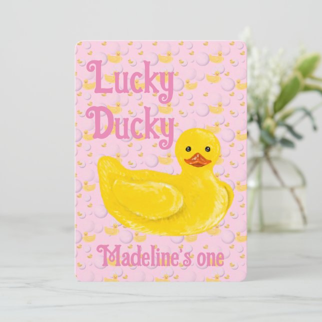 Invitation au premier anniversaire de Lucky Ducky (Debout devant)