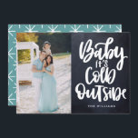 Invitation Baby It's Cold Outside Chalkboard vacances photo<br><div class="desc">Envoyez les salutations de cette année avec style. Votre photo spéciale sera très belle dans ces cartes photos de vacances uniques et modernes avec une main brossée "Baby It's Cold Outside" recouverte d'une couverture blanche sur un arrière - plan de tableau noir. La carte inverse est entièrement modifiable pour s'adapter...</div>