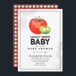 Invitation Baby shower cultivé localement En vichy aquarelle<br><div class="desc">Le marché rustique des fermiers s'est inspiré du thème de baby shower neutre de genre avec une tomate rouge et verte sur un arrière - plan blanc avec du texte noir. Le côté opposé est rouge et blanc en vichy.</div>