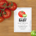 Invitation Baby shower d'aquarelle pour bébé localement culti<br><div class="desc">Le marché rustique des fermiers s'est inspiré du thème de baby shower neutre de genre avec une tomate rouge et verte sur un arrière - plan blanc avec du texte noir.</div>