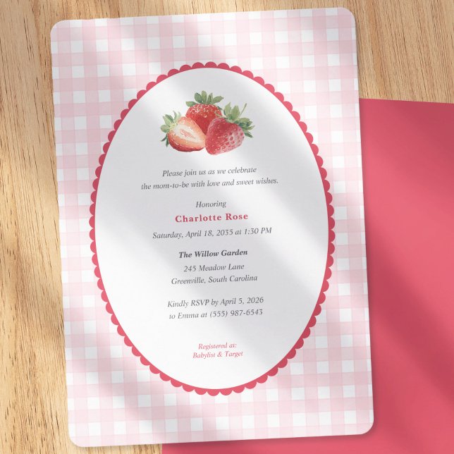Invitation Baby Shower de printemps sur le thème de la fraise (Strawberry Themed Baby Girl Shower Invitation-Vintage spring pink gingham background.)