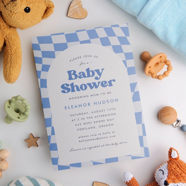 Invitation Baby shower de tableau de les années 70 Super Blue (Baby shower invitation with blue checkerboard pattern and groovy, retro, 70s theme)