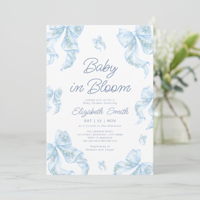 Invitation Baby-Shower Fleur Bleue Ruban Bébé en Fleur (Debout devant)