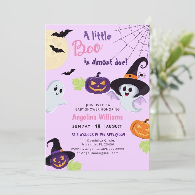 Invitation baby shower pour Little Boo Halloween. (Debout devant)
