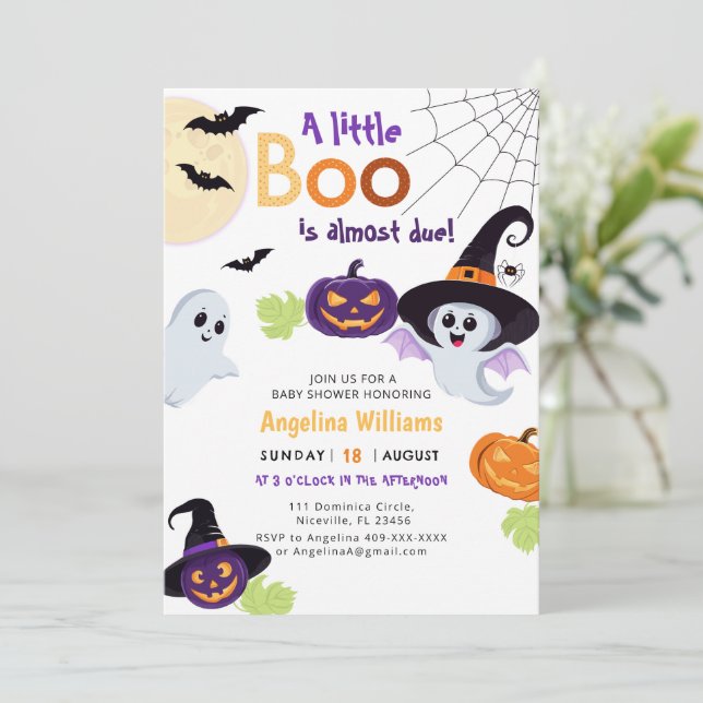 Invitation baby shower pour Little Boo Halloween. (Debout devant)