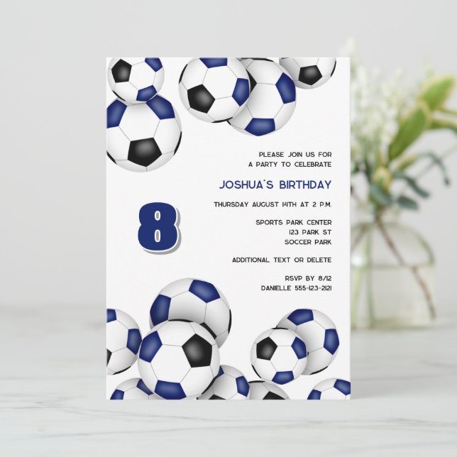 Invitation Ballons de football noir bleu anniversaire de enfa (Debout devant)