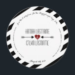 Invitation Bandes noires Coeur rouge   Flèches Mariage rond<br><div class="desc">Faire-part de mariage ronde avec un arrière - plan de rayures blanches et noires. Personnalisez le texte noir autour des bords avec les détails de votre occasion. Personnalisez avec les noms des mariés et des mariés au centre avec le coeur rouge et les flèches.</div>