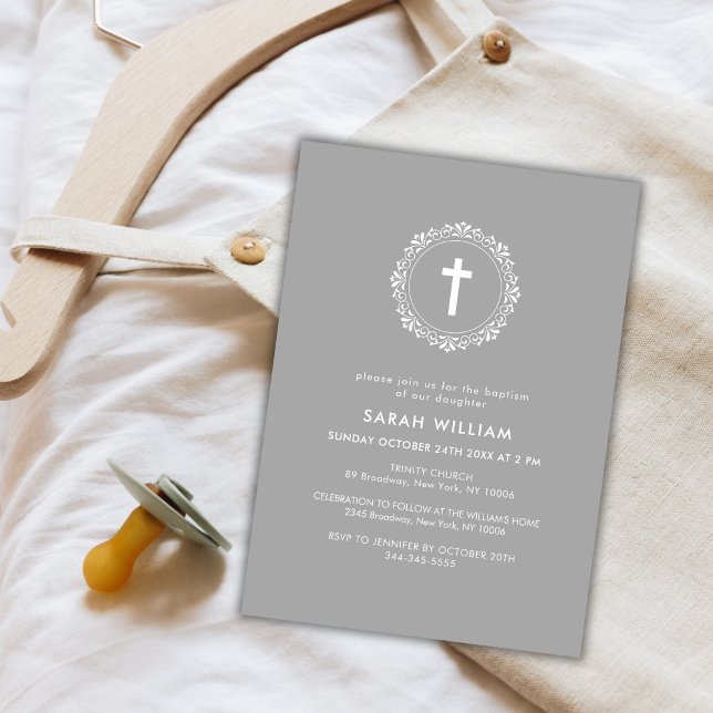 Invitation Baptême de couronne de croix classique neutre (Neutral Elegant Classic Cross Wreath Baptism Invitation)