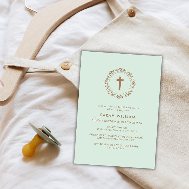 Invitation Baptême de couronnes de croix classique verte (Green Elegant Classic Cross Wreath Baptism Invitation)