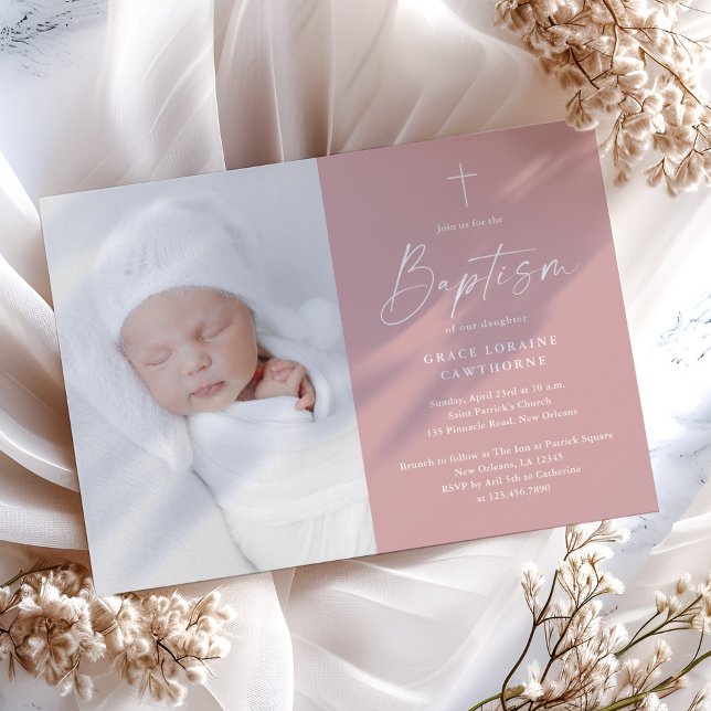 Invitation Baptême de filles rose poudré écriture moderne (Modern script elegant dusty pink photo girls baptism invitation.)