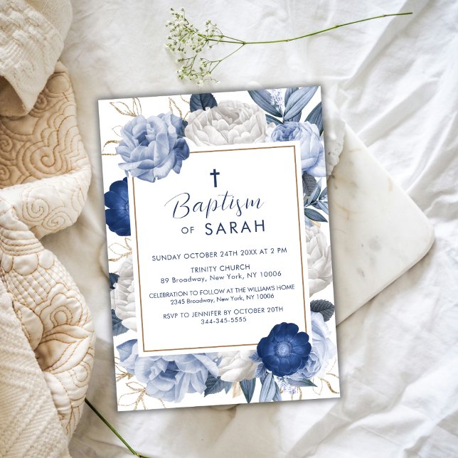 Invitation Baptême moderne élégante Croix Bleue & Blanche Fle (Modern Elegant Blue & White Flower Cross Baptism Invitation)