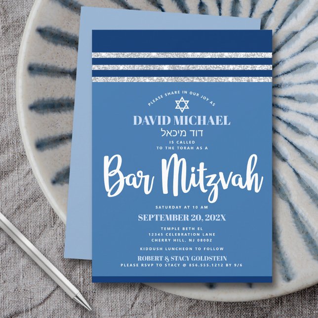 Invitation Bar Mitzvah Blue Silver Tallit Moderne Gras Script (Créateur téléchargé)
