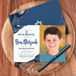 Invitation Bar Mitzvah Photo Moderne Marine Blue Agate Script<br><div class="desc">Soyez fier, réjouissez-vous et présentez cette étape importante de votre Bar Mitzvah préféré ! Envoyer cette invitation photo cool, unique, moderne, personnalisée pour un événement à retenir. Sur le côté gauche, l'écriture bleu marine, la typographie audacieuse, et l'étoile de David, avec l'agate bleu acier accentuée de veines faux argentées, superposent...</div>