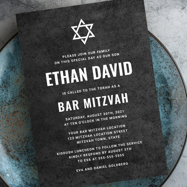 Invitation Barre de texture foncée moderne mitzvah (Modern dark rough texture bar mitzvah invitation)