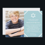 Invitation Barre photo bleue minimaliste Mitzvah<br><div class="desc">Cette invitation minimaliste à la photo Bar Mitzvah comprend une étoile blanche de David,  un arrière - plan bleu et un espace pour une photo. Le texte peut être modifié pour convenir à un Bat mitzvah.</div>