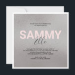 Invitation Bat mitzvah Faux Silver<br><div class="desc">Cette invitation de bat mitzvah carré présente votre nom dans une police moderne audacieuse avec votre deuxième nom dans la typographie manuscrite tendance sur un arrière - plan faux argent. La carte invitation revient à un arrière - plan gris gratuit. Un choix mignon mais simple pour la soirée élégante de...</div>