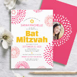 Invitation Bat mitzvah rose Photo Bold Cool Starburst Super<br><div class="desc">Soyez fier, réjouissez-vous et présentez ce jalon de votre Bat mitzvah préféré avec cette invitation ludique, tendance, super, personnalisée ! Des starbursts de roses chaudes rétro et de fleur de corail avec Stars of David, ainsi que des typographies modernes de rose chaud et gris foncé sans serif, recouvrent un arrière...</div>