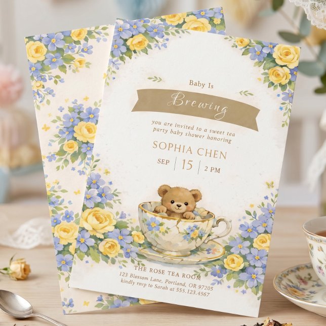 Invitation Bébé est en train de brasser l'ours floral bleu ja (Baby is Brewing Whimsical Blue Yellow Floral Bear Invitation)