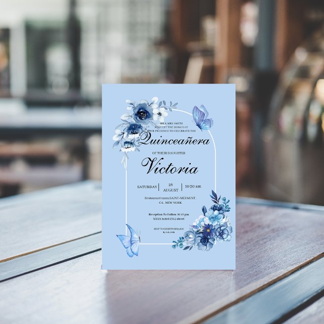 Invitation Bébé papillon bleu arc floral Quinceañera (Créateur téléchargé)