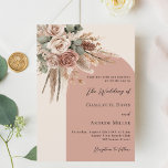 Invitation Beige taupe rose pampas herbe arche mariage<br><div class="desc">Donnez le ton pour votre journée spéciale avec cette élégante invitation de mariage. Doté d'un arrière - plan beige moelleux et d'un cadre d'arche de couleur rose antique, il est joliment décoré de roses terreux et muets, de verdure d'eucalyptus et d'herbe à la pampa, pour une sensation naturelle et romantique....</div>