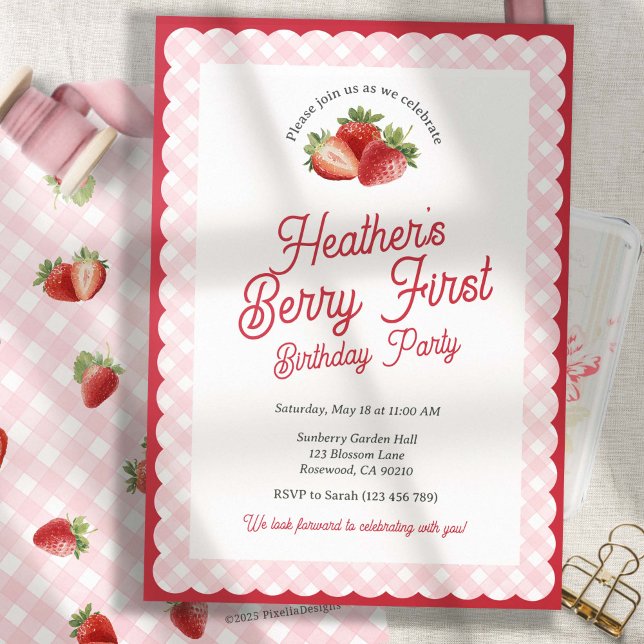 Invitation Berry First Anniversaire de la fraise avec Gingham (Berry First-Strawberry first birthday invitation)