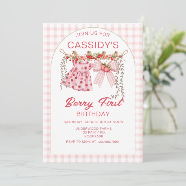 Invitation Berry First Birthday, 1st Birthday, Strawberry  (Debout devant)