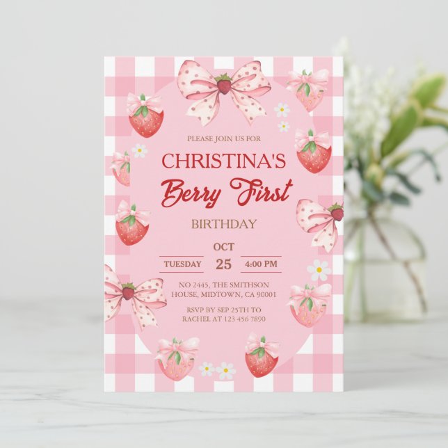 Invitation Berry first birthday pink strawberry gingham girl (Debout devant)