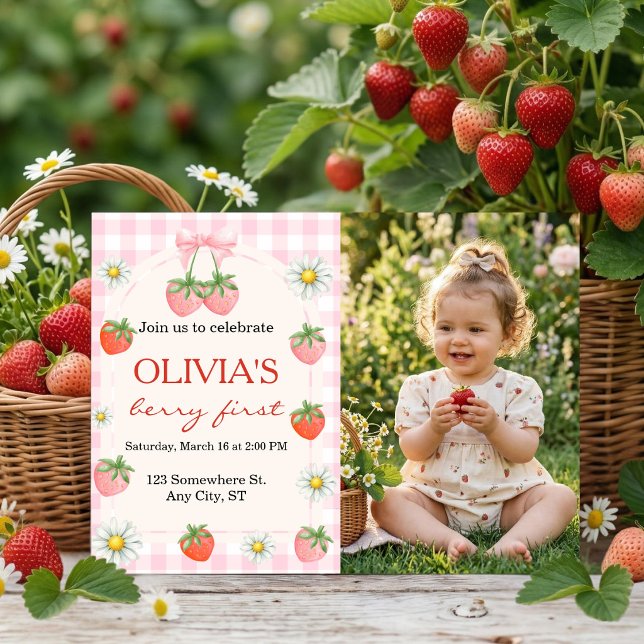 Invitation Berry Premier Anniversaire de la Première Fraise P (Berry 1st Birthday Strawberry Photo Invitation)
